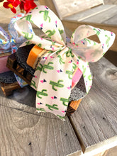 Load image into Gallery viewer, Soap Saver Gift Set with Soap